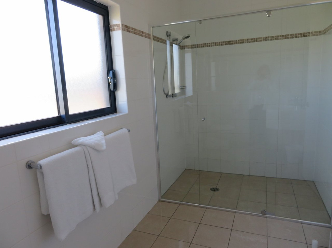 美居古尔本酒店主图