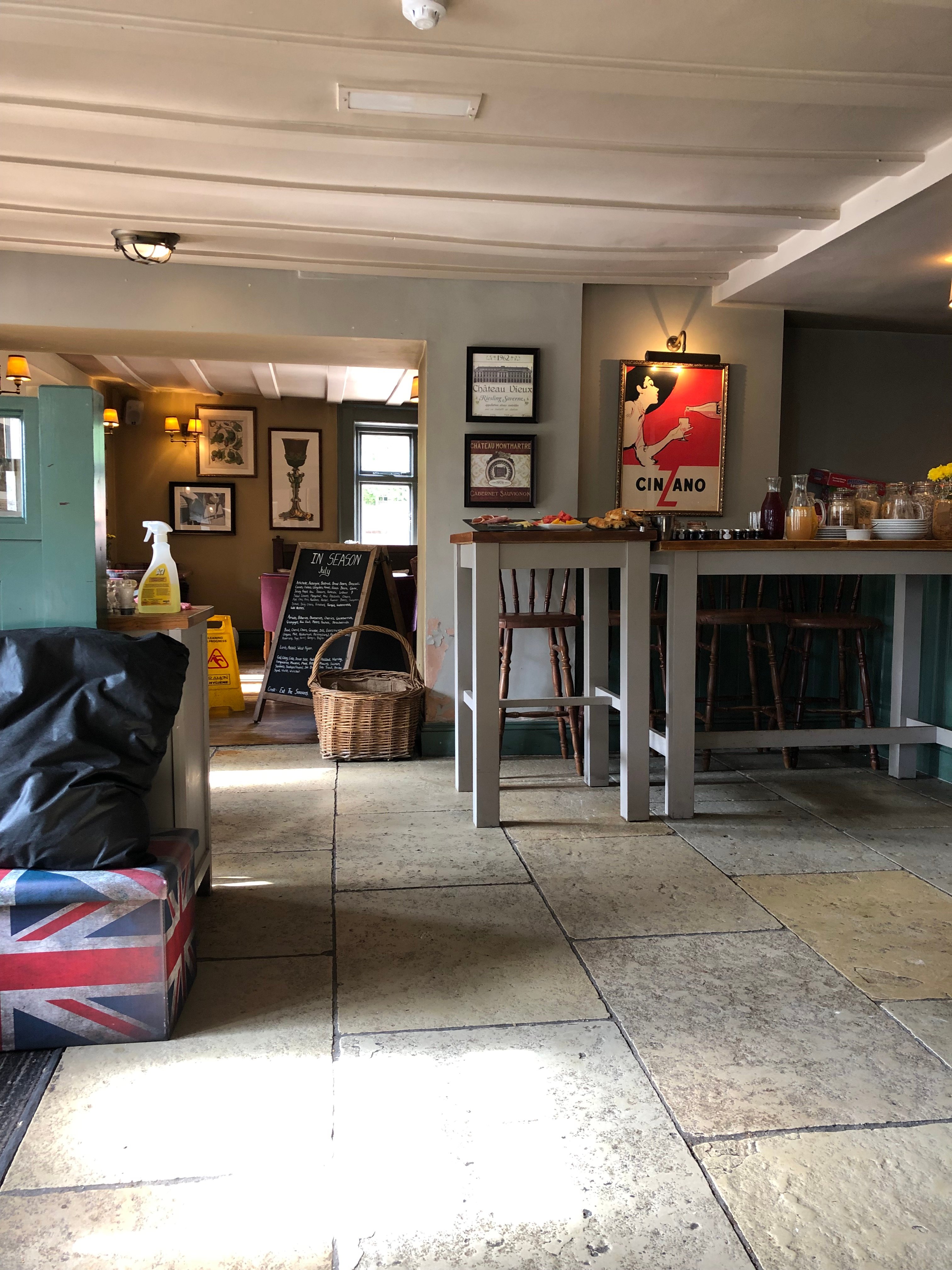 Carnarvon Arms (Hotel)-餐饮