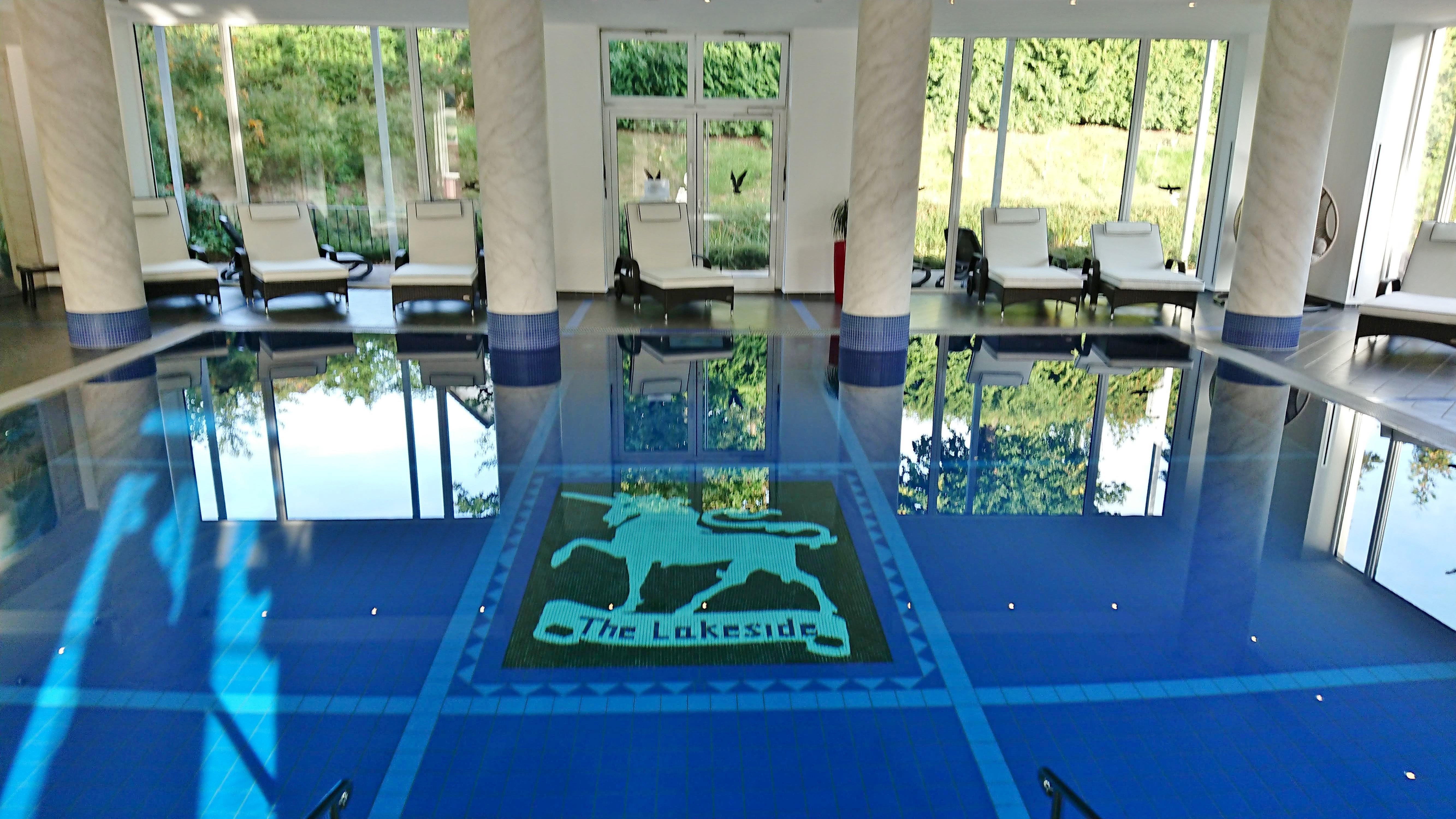 The Lakeside - Burghotel Zu Strausberg-泳池