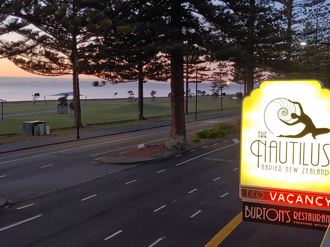 鹦鹉螺酒店主图