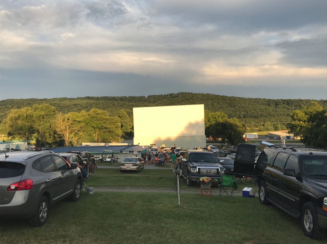 Fairfield旅游景点-Hull's Drive-In