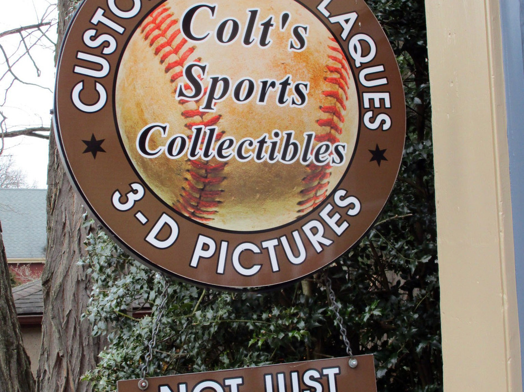 Colt's Sports Collectibles景点图片