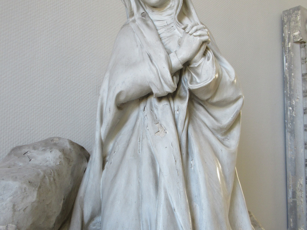 Eglise Notre Dame-布朗梅尼尔必去景点