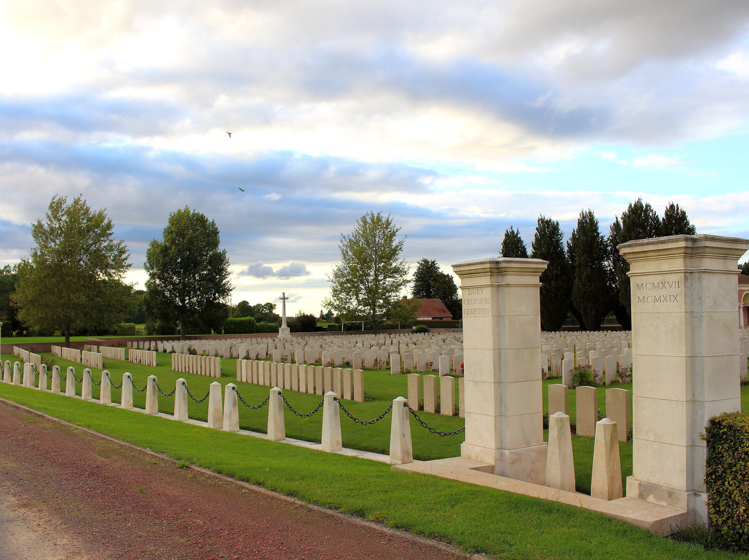 Dury Crucifix Cemetery景点图片