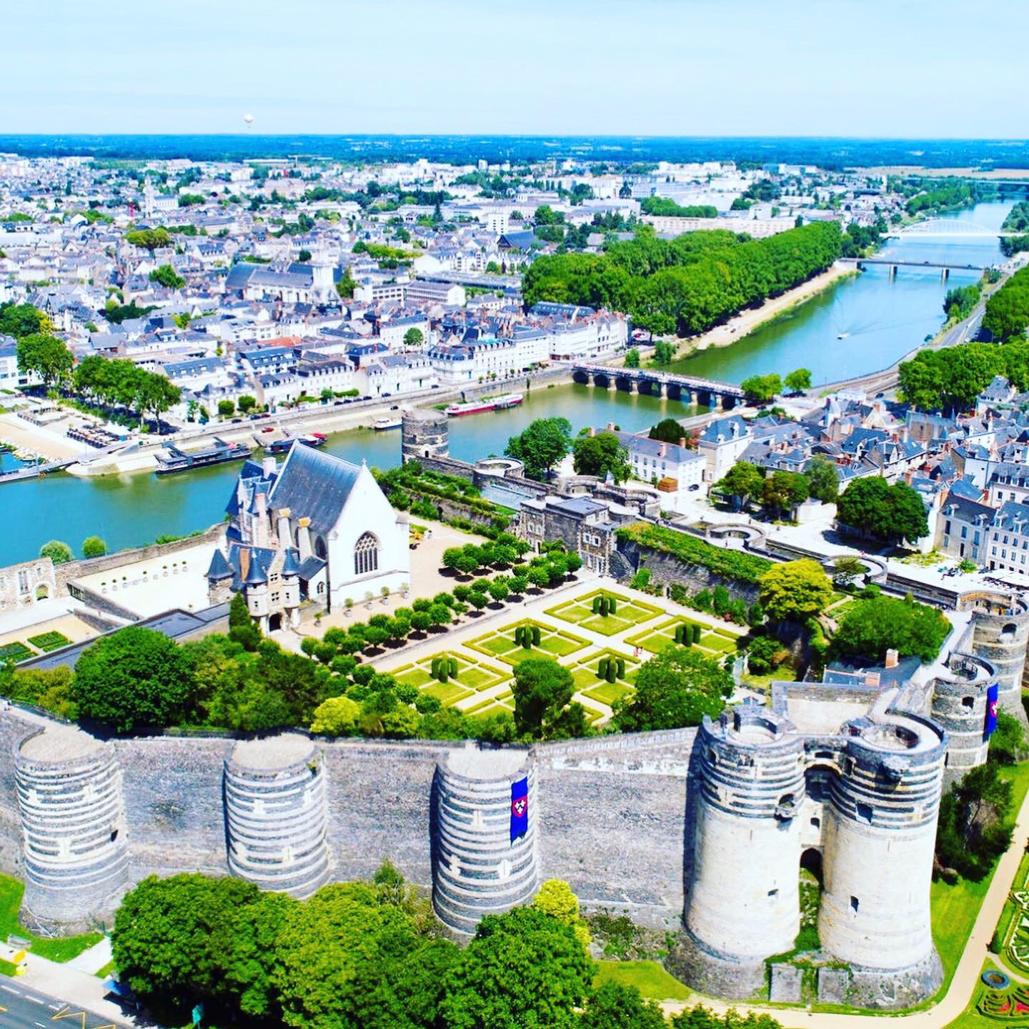 Logis Hôtel Marguerite d'Anjou-官方