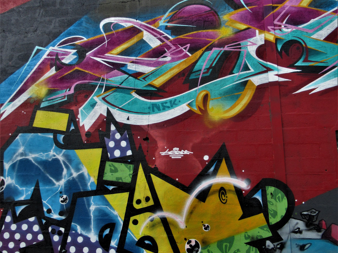 Fresque "Love and Hate"-欧贝维利耶必去景点