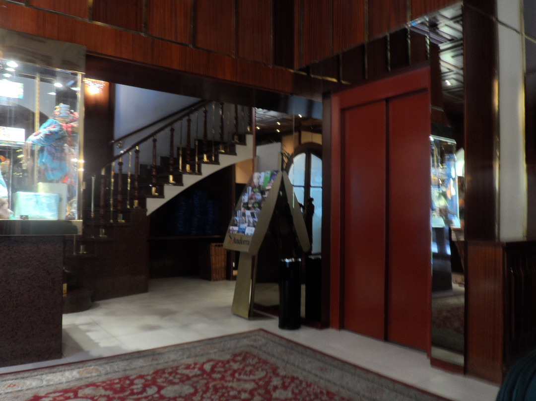 比利牛斯酒店主图