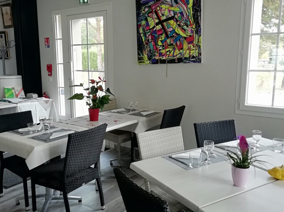 Le Merle Blanc Louchats主图