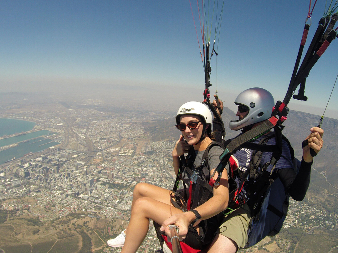 Tandem Paragliding Signal Hill and Lion's Head with views of Table Mountain-开普敦中心区必去景点
