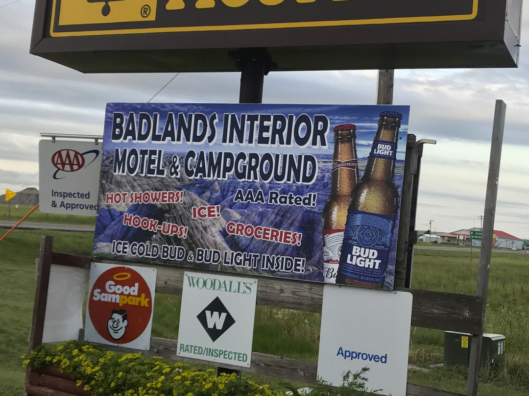 Badlands Hotel and Campground主图