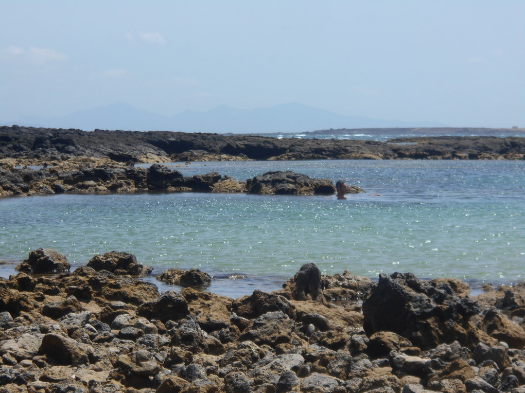 Playa de Los Charcos景点图片