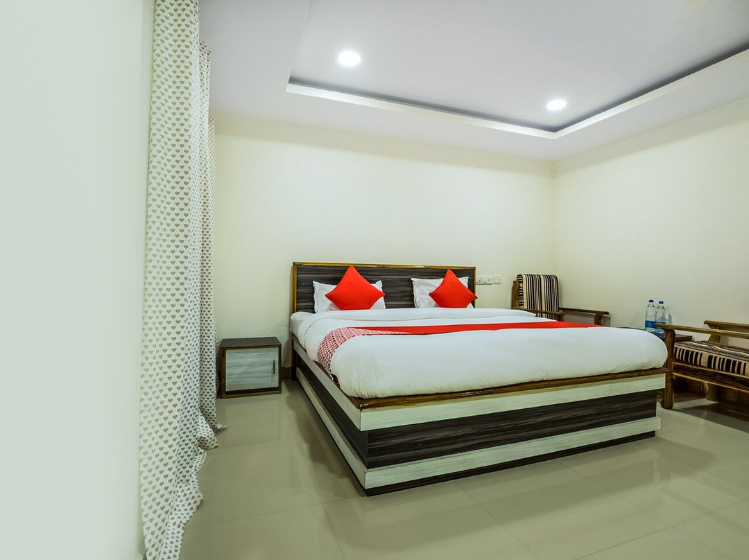 OYO Hotel Crystal主图