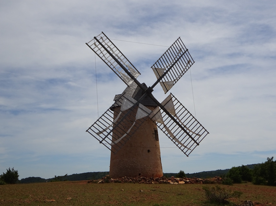 Moulin a vent de Rédounel景点图片
