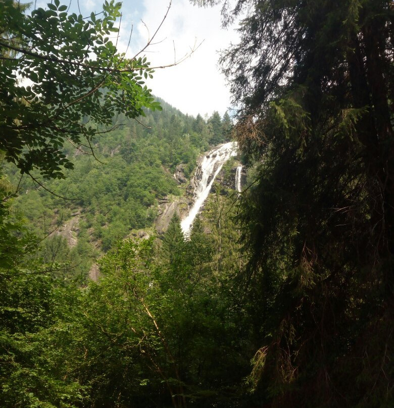 Nardis Waterfalls景点图片