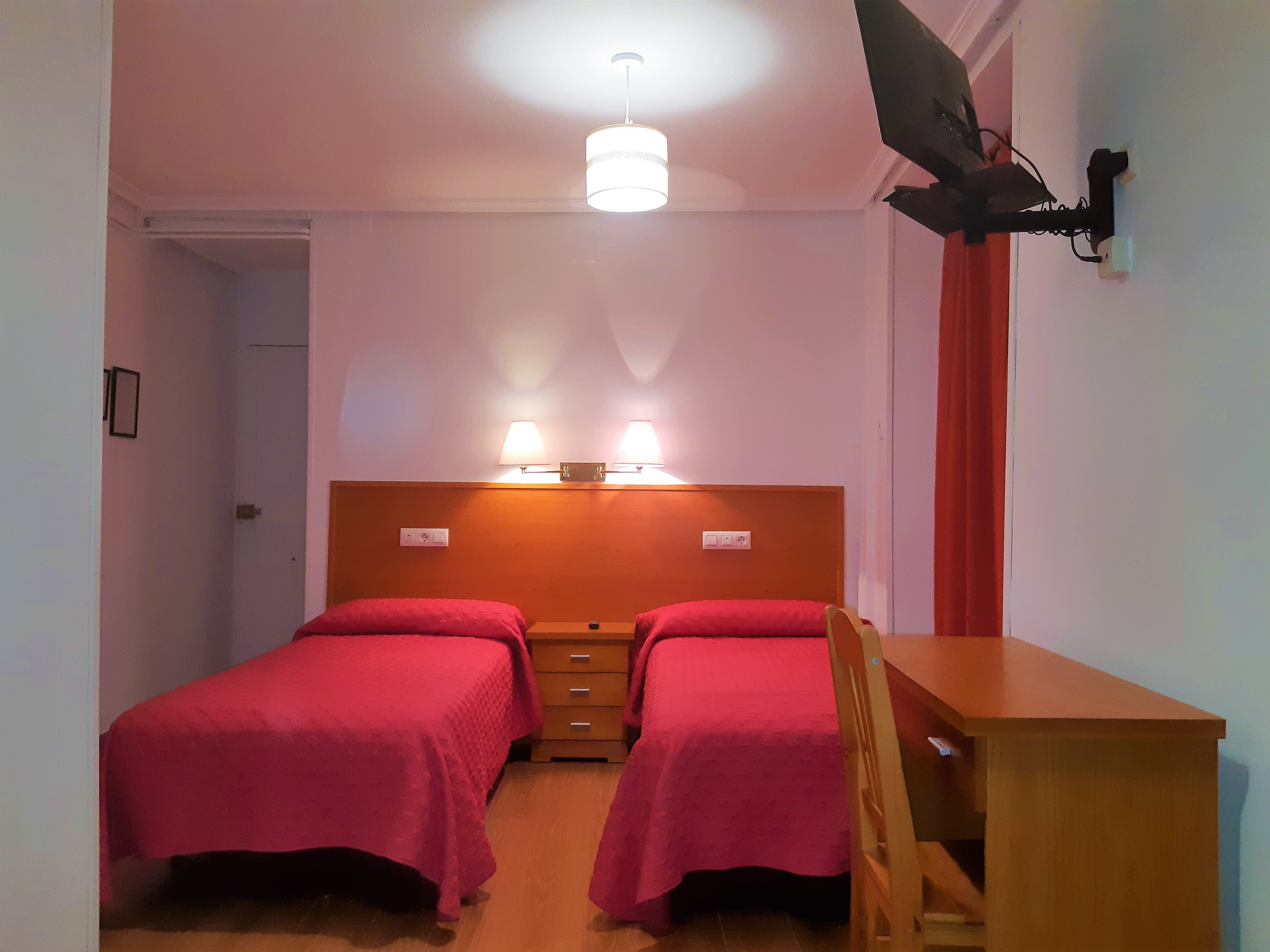 Martin Hostal-官方