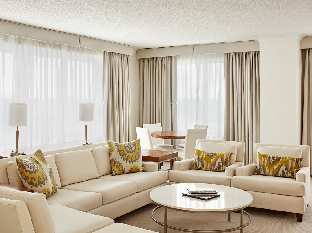 克里夫兰洲际套房酒店主图