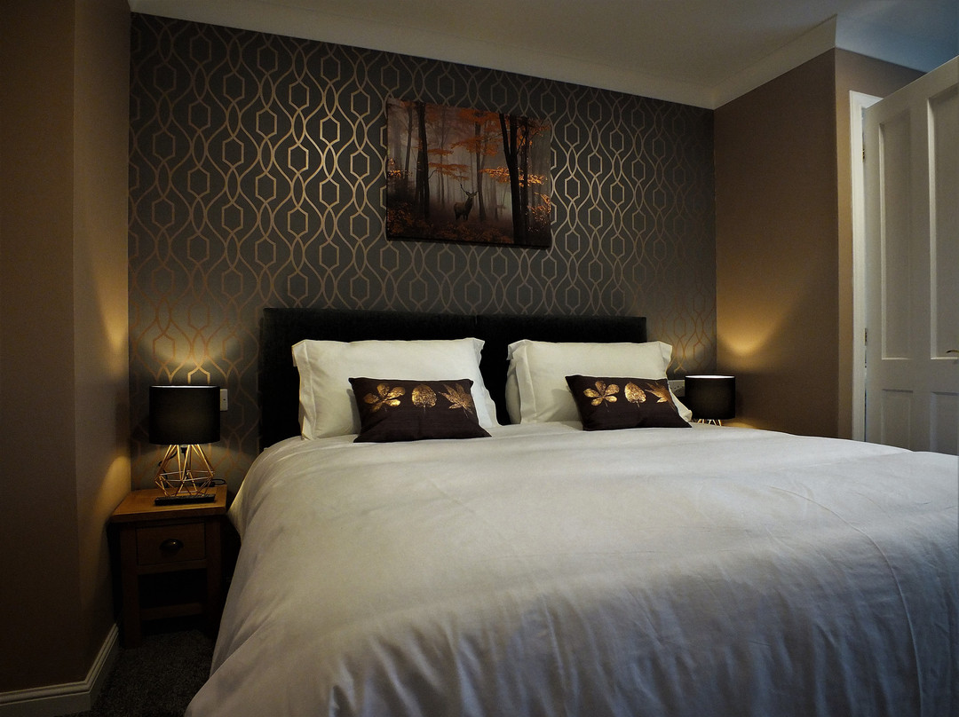 The Crown Hotel主图