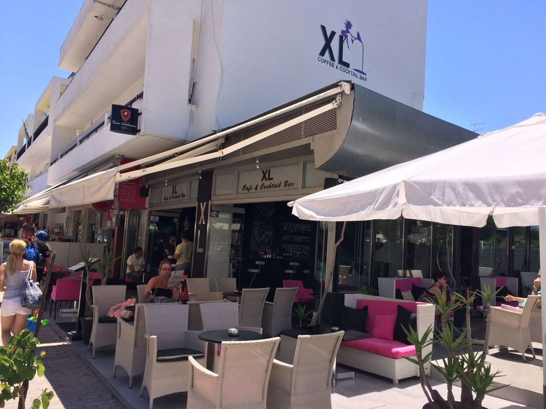 XL Cafe Cocktail bar