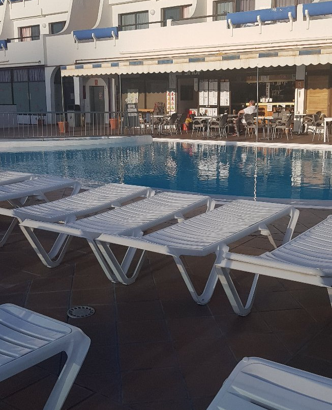 Carlota Apartments主图