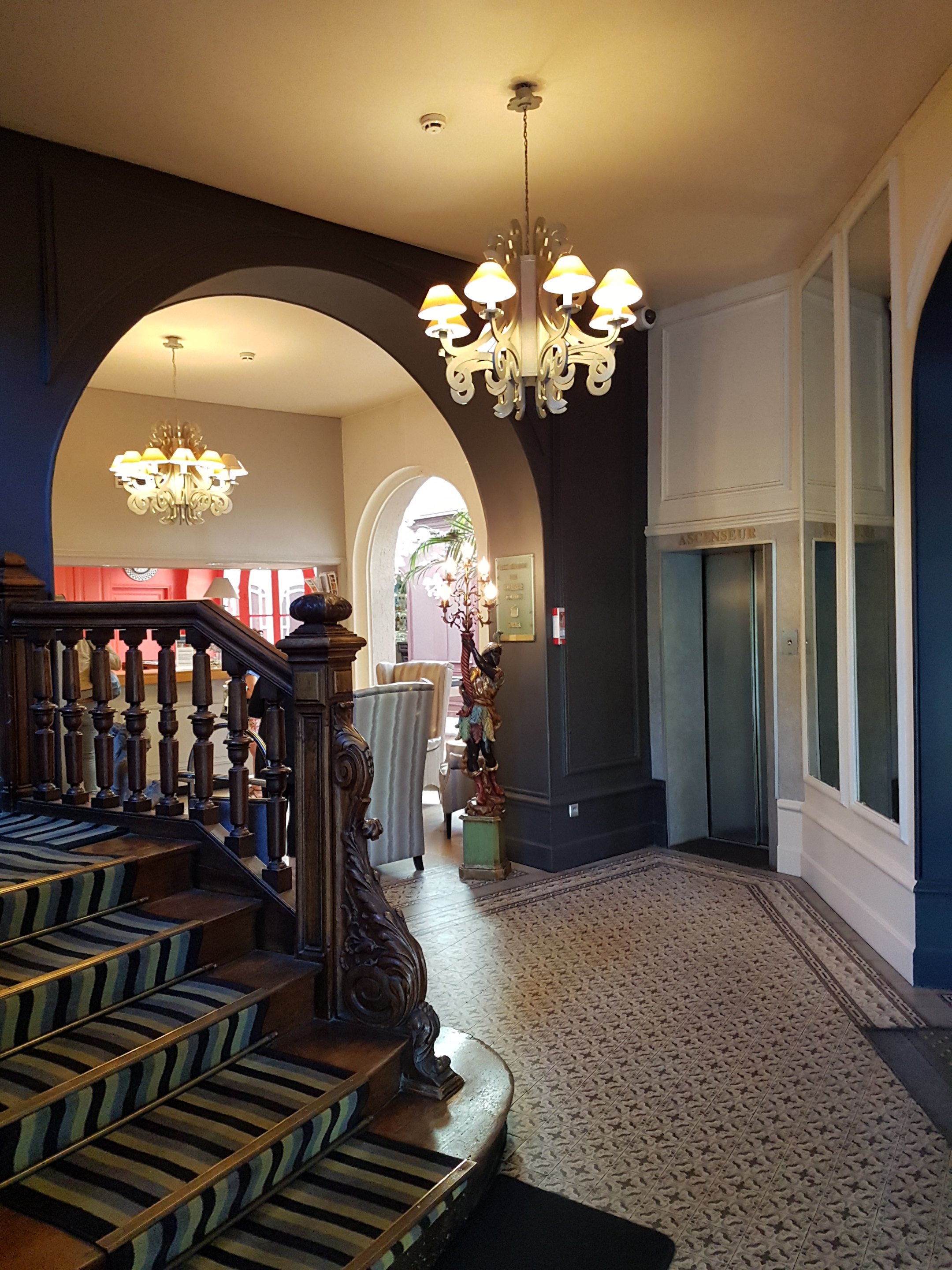 Hotel de Bourgogne-portrait