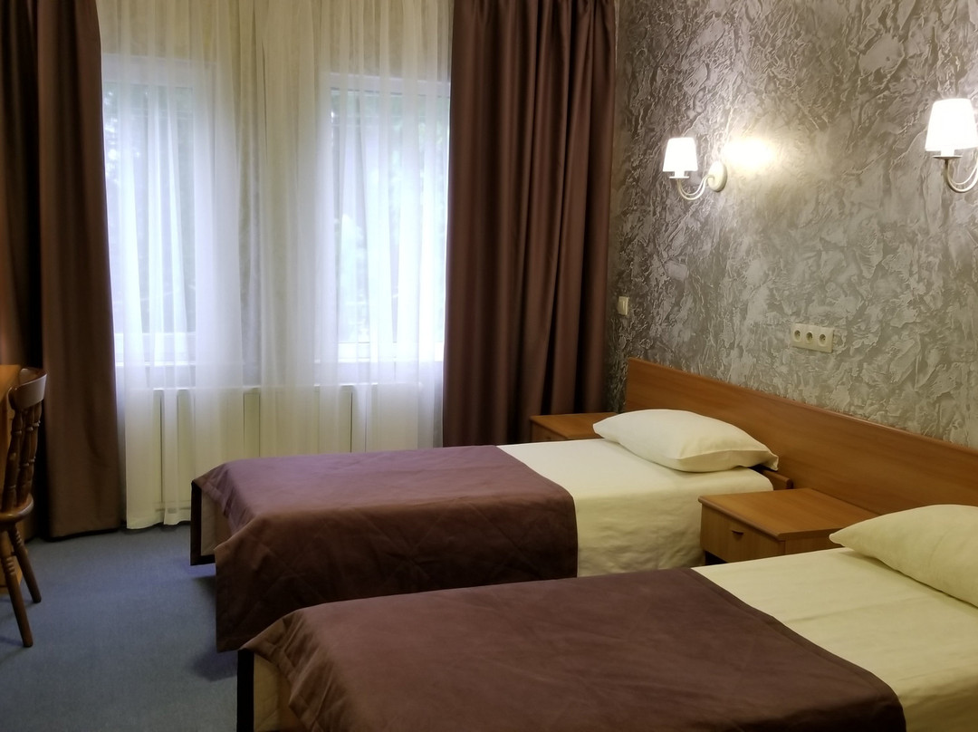 Hotel Four Crowns主图