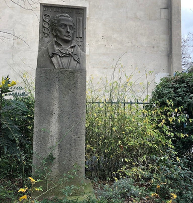 Buste de Rene Laennec-巴黎必去景点