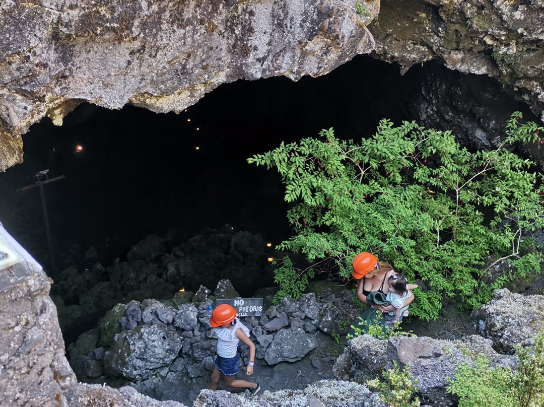 Villarrica Volcanic Caves-普孔必去景点