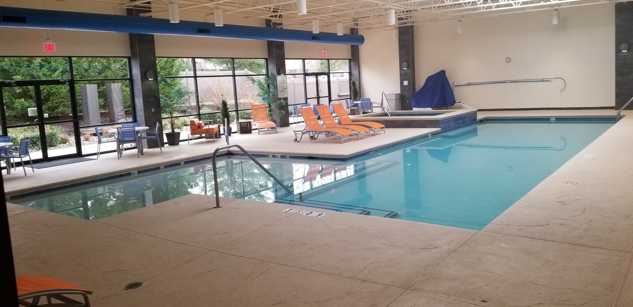 Holiday Inn & Suites Charleston West By IHG-泳池
