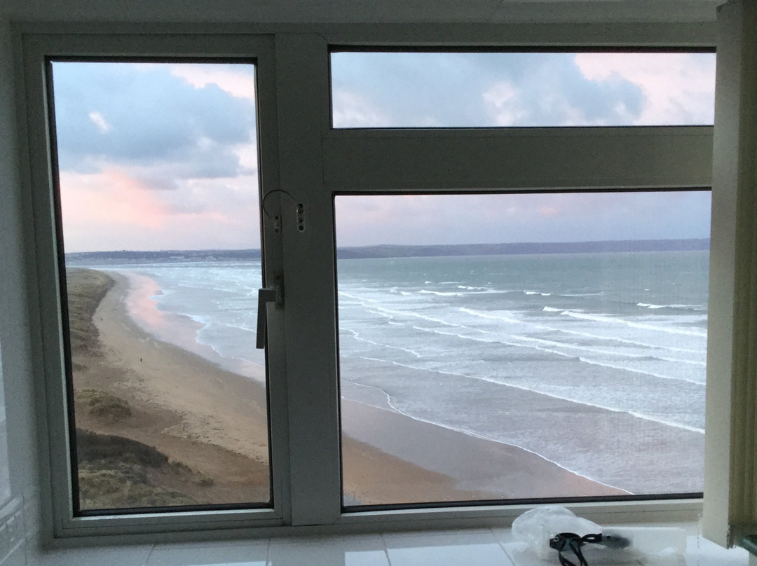 桑顿沙滩酒店主图