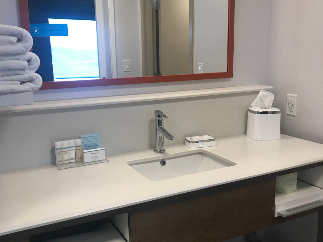 Hampton Inn & Suites Menomonie主图