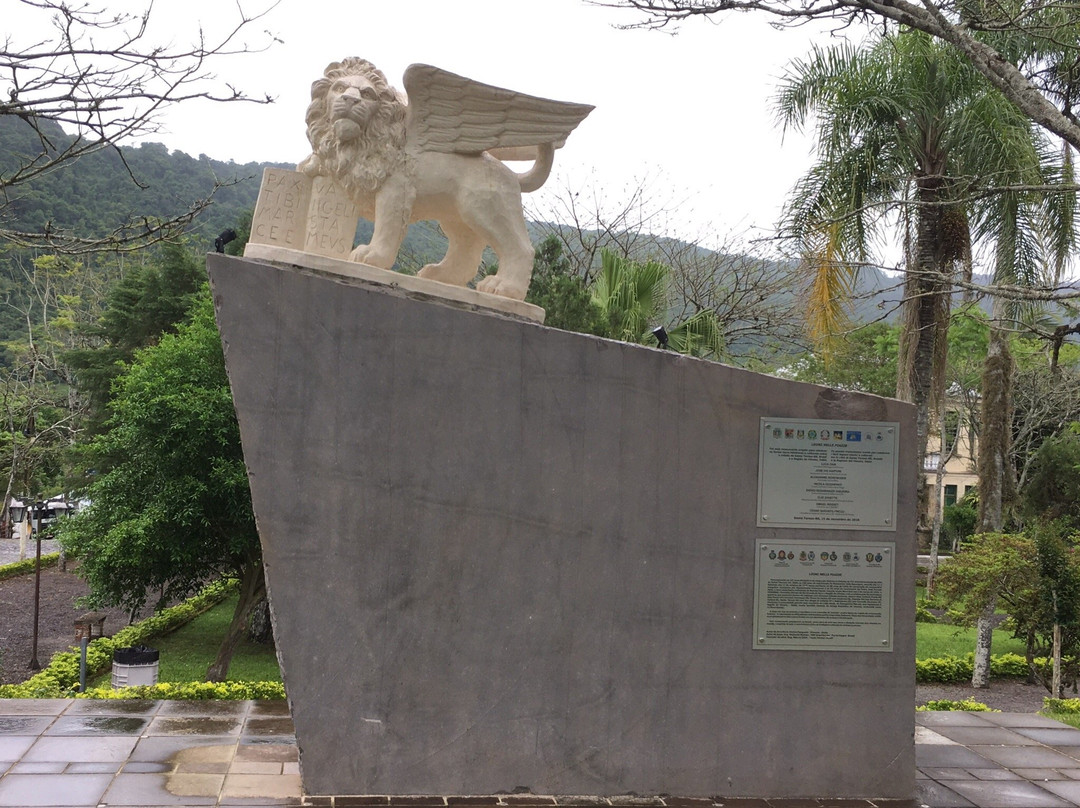 Santa Tereza旅游景点-Praça Massimiliano Cremonese