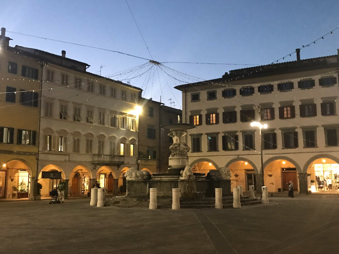 Piazza Farinata degli Uberti景点图片