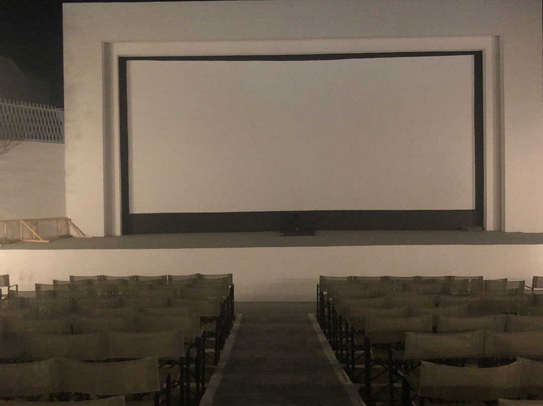 Cine Rex - Therinos-帕罗奇亚必去景点
