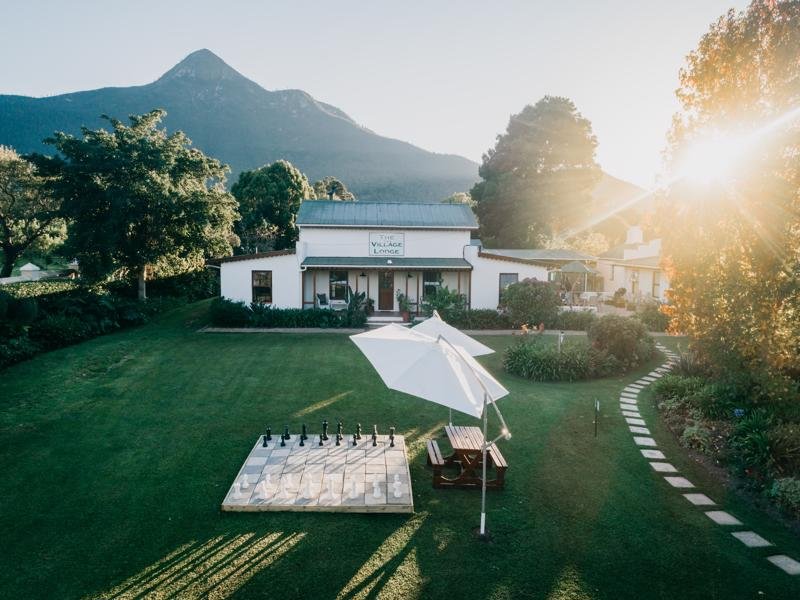 The Village Lodge-官方