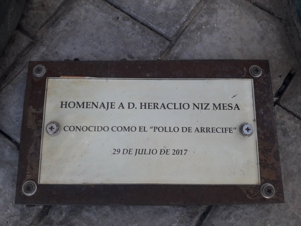Estatua de Heraclio Niz Mesa-阿雷西费必去景点