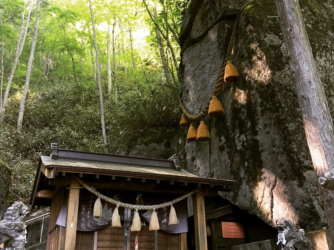 Ishiwari Shrine景点图片