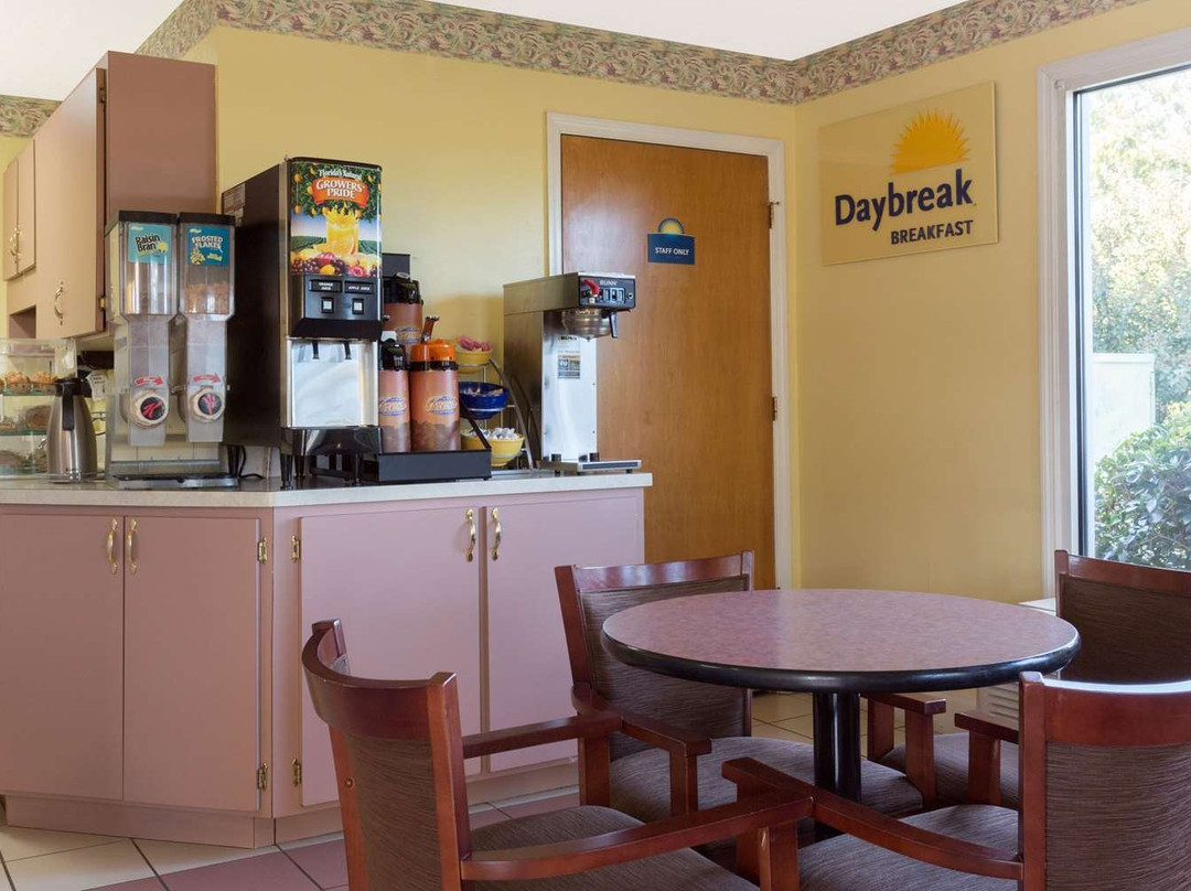 Days Inn by Wyndham Lamont/Monticello主图