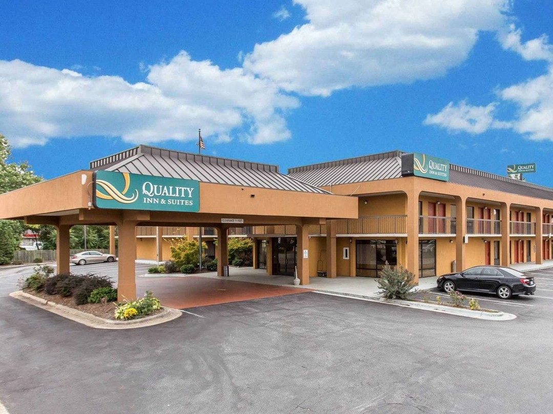 Clarion Pointe Statesville主图