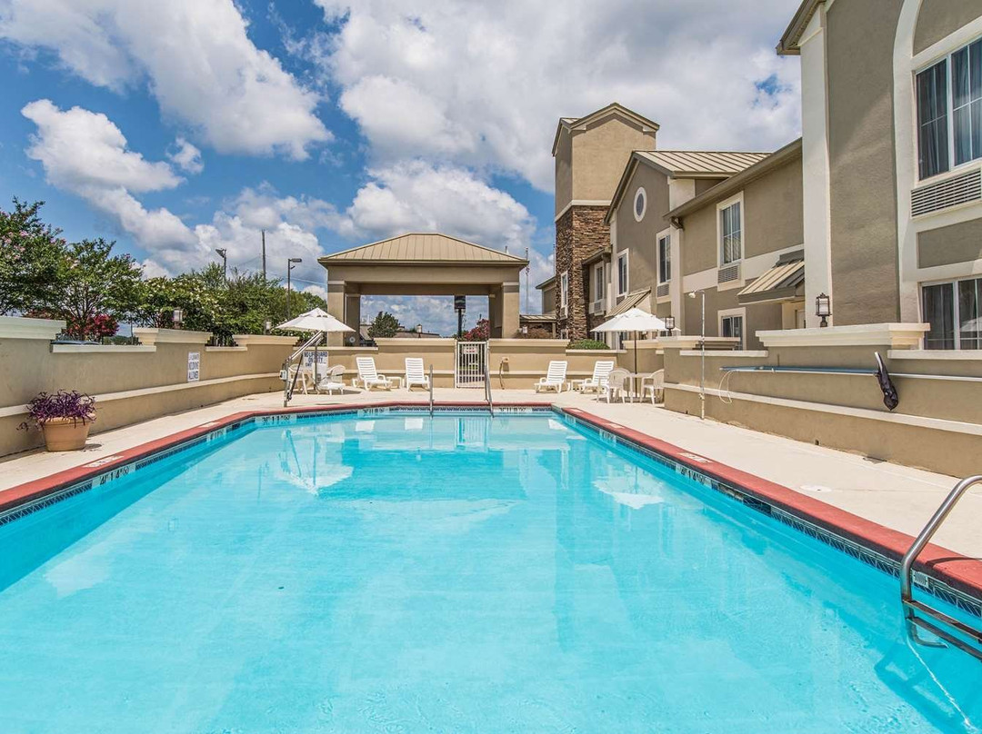 Comfort Inn & Suites Greenwood Near University主图