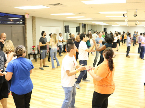 Alpha Midway Dance Studio-达拉斯必去景点