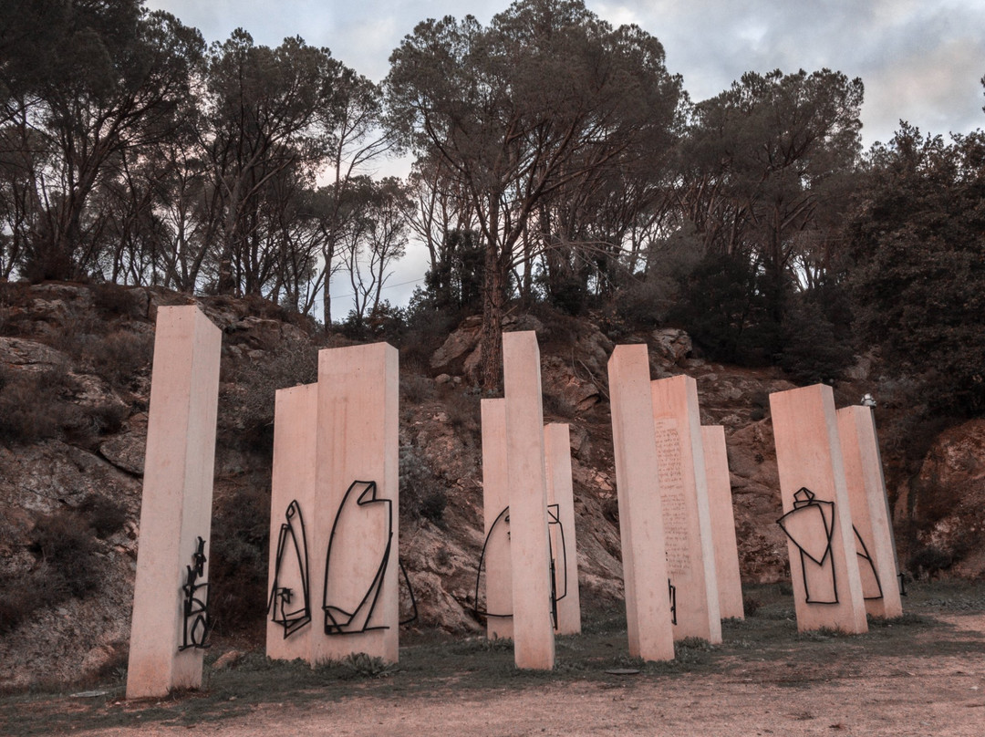Monumento a Grazia Deledda di Maria Lai-Nuoro必去景点