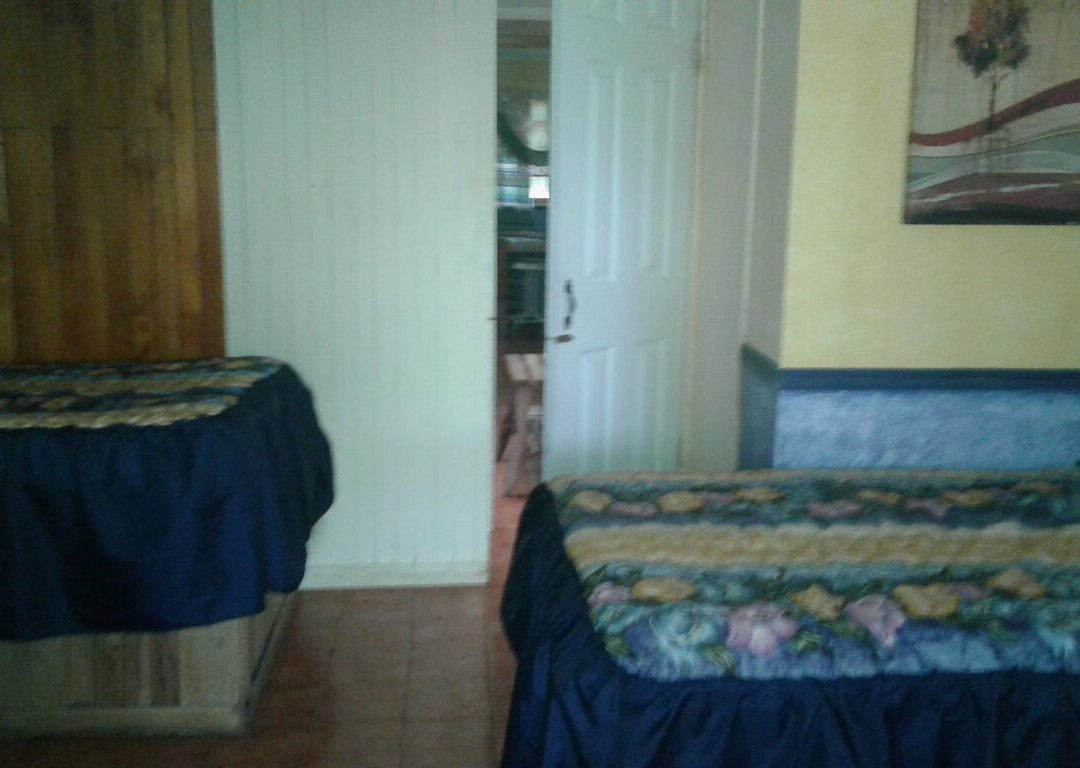 El Tranquilo Lodge and Apartments