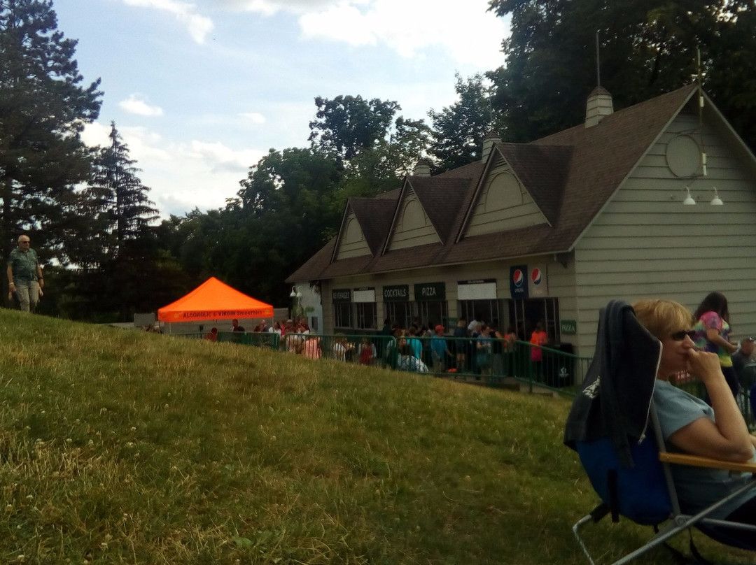 Meadow Brook Amphitheatre-罗切斯特山必去景点