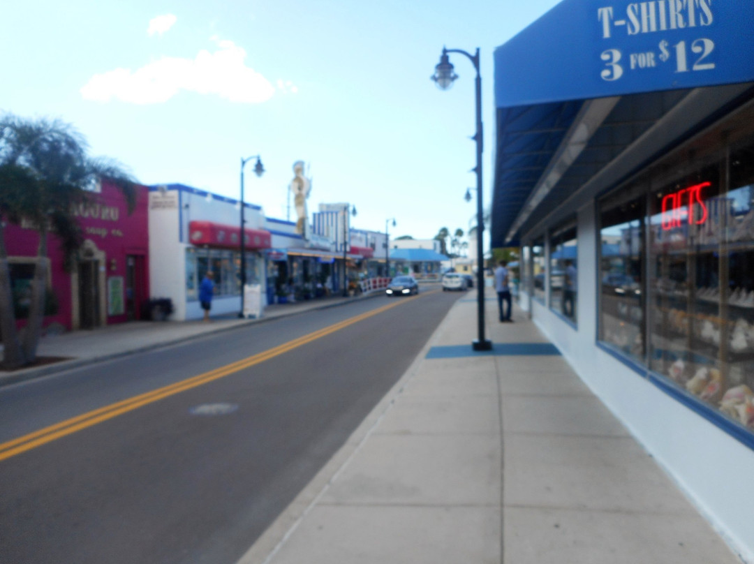 Wine at the Docks-塔彭斯普林斯必去景点