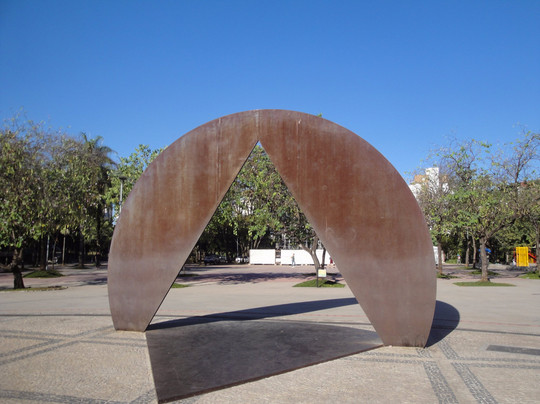 Praça Carlos Chagas-贝洛哈里桑塔必去景点