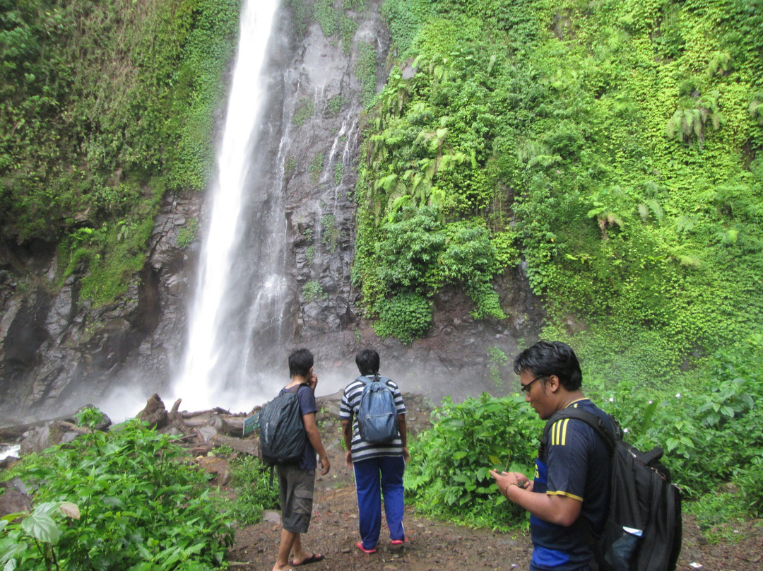 Tancak Waterfalls景点图片