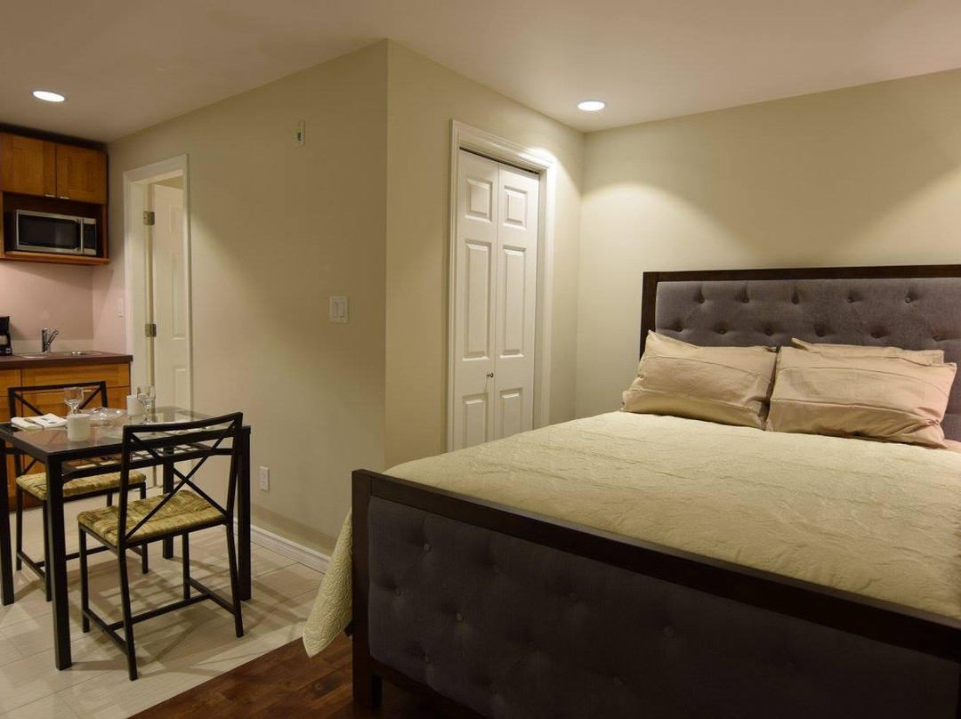 The Lion Inn & Suites主图