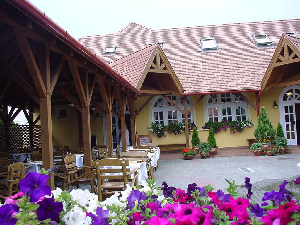 Berki Restaurant and Pension主图