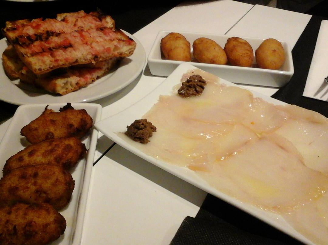 Restaurant EL Tapeo, Vins I Tapes