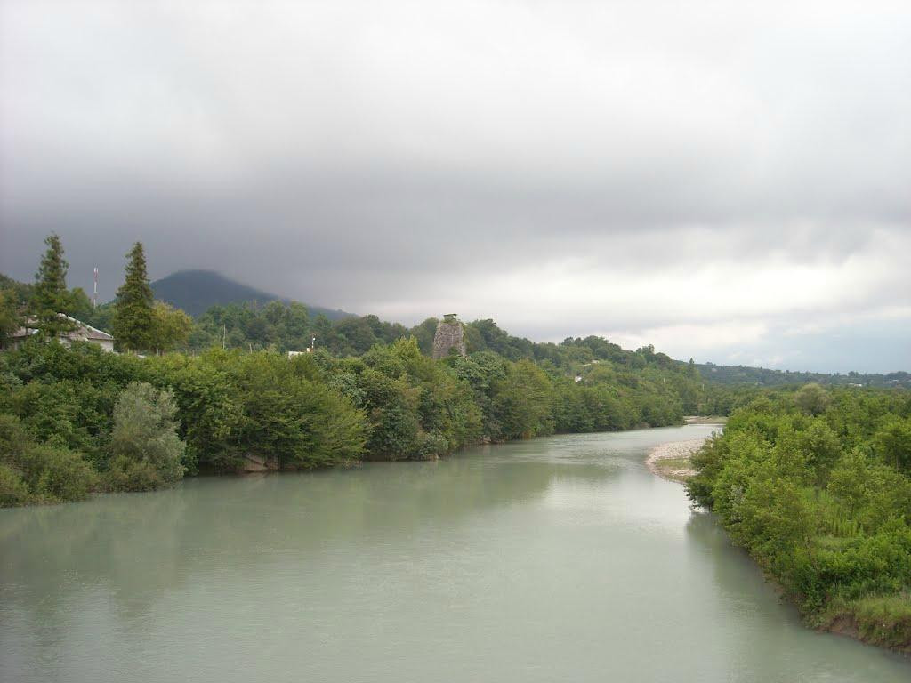 祖格迪迪旅游景点-River Enguri